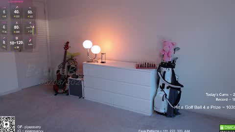 Snapshot of petitebrat chatting on June 9, 1:06 am PiperAvery online show from June 9, 1:06 am