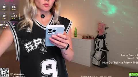 Snapshot of petitebrat chatting on June 14, 2:20 am PiperAvery online show from June 14, 2:20 am