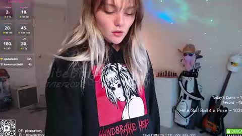 Snapshot of petitebrat chatting on July 19, 12:47 am PiperAvery online show from July 19, 12:47 am