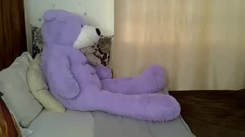 Snapshot of petitecaramell chatting on December 17, 10:21 am Caramel online show from December 17, 10:21 am