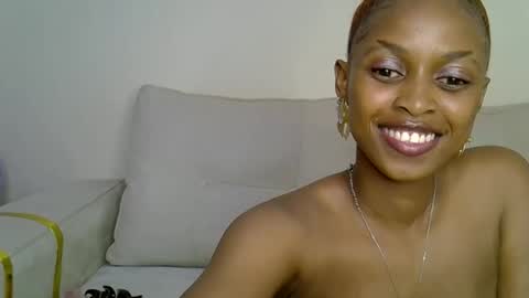 Snapshot of petitecaramell chatting on January 15, 11:52 pm Caramel online show from January 15, 11:52 pm