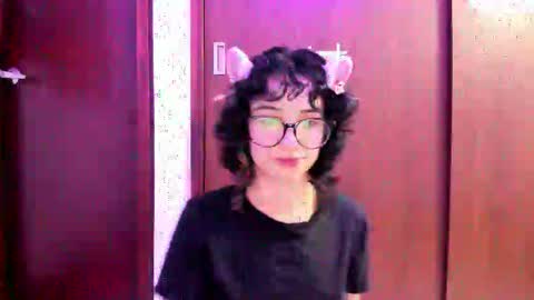 Snapshot of petitee_lunna chatting on November 7, 12:32 am Lunna online show from November 7, 12:32 am