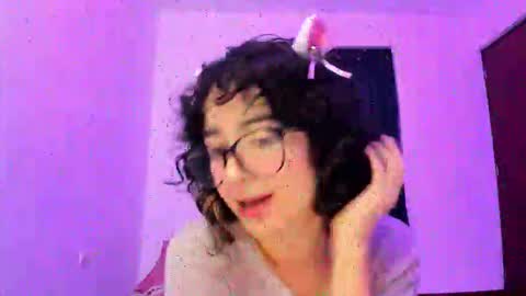 Snapshot of petitee_lunna chatting on November 15, 11:21 pm Lunna online show from November 15, 11:21 pm