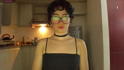 Snapshot of petitee_lunna chatting on February 7, 11:19 pm Lunna online show from February 7, 11:19 pm