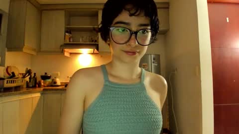 Snapshot of petitee_lunna chatting on February 22, 11:47 pm Lunna online show from February 22, 11:47 pm