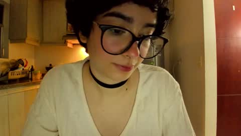 Snapshot of petitee_lunna chatting on February 25, 12:42 am Lunna online show from February 25, 12:42 am