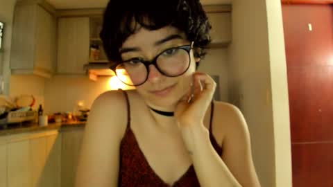 Snapshot of petitee_lunna chatting on February 25, 9:57 pm Lunna online show from February 25, 9:57 pm
