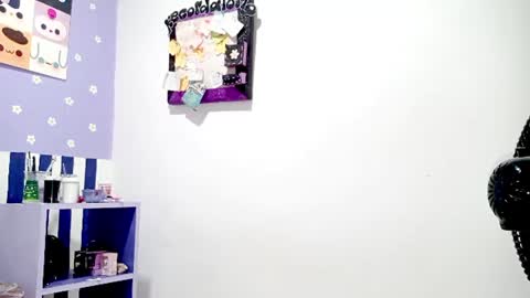 Snapshot of petiteivoryqueen chatting on June 16, 5:32 am danna online show from June 16, 5:32 am