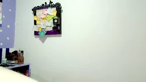 Snapshot of petiteivoryqueen chatting on August 2, 5:17 am danna online show from August 2, 5:17 am