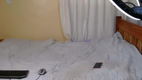 Snapshot of petitekittyy chatting on April 3, 1:31 pm Kitty online show from April 3, 1:31 pm