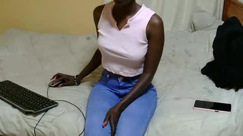 Snapshot of petitekittyy chatting on April 28, 3:39 pm Kitty online show from April 28, 3:39 pm