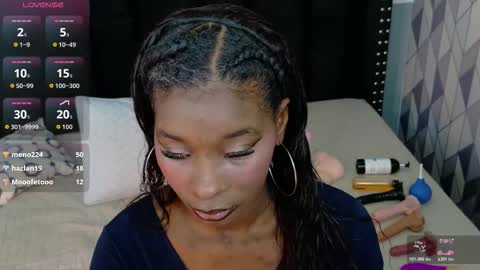 Snapshot of petitelittleebony chatting on October 23, 3:06 am little sharon online show from October 23, 3:06 am