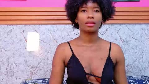 Snapshot of petitelittleebony chatting on December 14, 7:40 pm little sharon online show from December 14, 7:40 pm