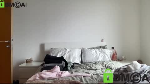 Snapshot of petiteminxlara chatting on February 6, 1:58 pm lara online show from February 6, 1:58 pm