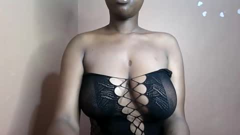 Snapshot of petitemomma76379 chatting on May 23, 7:02 am sexy chocolate online show from May 23, 7:02 am