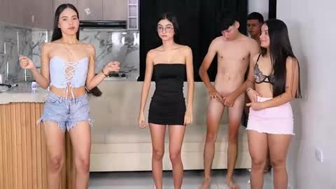 Sara Emma and Nahomy online show from October 13, 1:33 pm