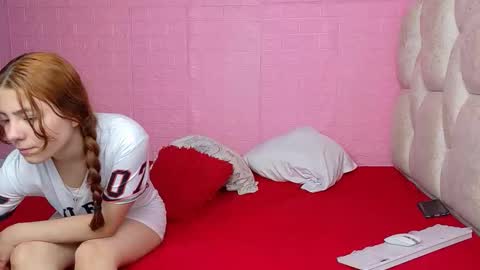 Snapshot of petitestrawberry18 chatting on October 27, 6:17 am Tip us ask our names online show from October 27, 6:17 am