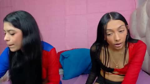 Snapshot of petitestrawberry18 chatting on November 18, 2:54 pm Tip us ask our names online show from November 18, 2:54 pm