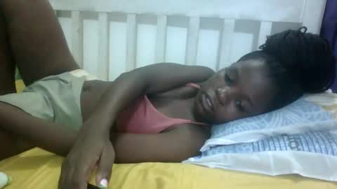 petitesweetchiq online show from October 9, 6:39 pm