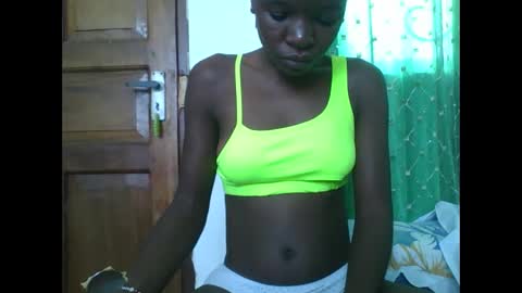 petitesweetchiq online show from November 20, 8:25 am