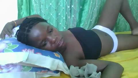 petitesweetchiq online show from November 30, 9:02 am