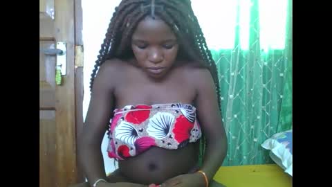 petitesweetchiq online show from March 4, 7:25 am