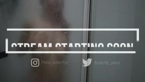 Snapshot of petra_butterfly chatting on May 9, 1:22 am i.. .U can call me Nick .... Help me to reach 200 thumbs up online show from May 9, 1:22 am