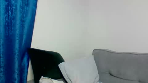 Snapshot of pettite_babe chatting on November 19, 2:06 pm Arielle online show from November 19, 2:06 pm