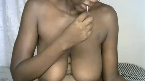 Snapshot of pettite_cora1 chatting on December 15, 9:30 pm pettite_cora1 online show from December 15, 9:30 pm