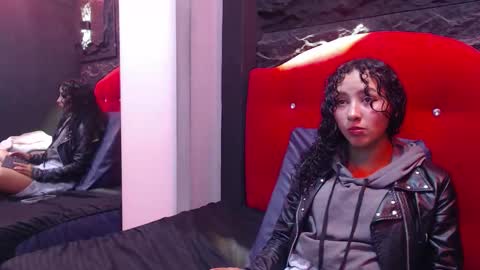 Snapshot of pettymoon chatting on October 24, 1:29 pm Moon online show from October 24, 1:29 pm