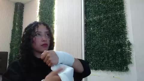 Snapshot of pettymoon chatting on November 3, 2:18 pm Moon online show from November 3, 2:18 pm