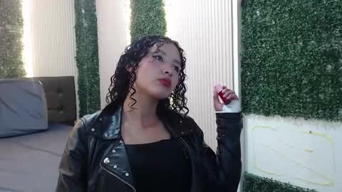 Snapshot of pettymoon chatting on November 4, 12:48 pm Moon online show from November 4, 12:48 pm