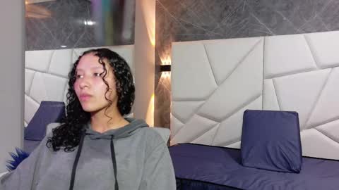 Snapshot of pettymoon chatting on November 21, 11:09 am Moon online show from November 21, 11:09 am