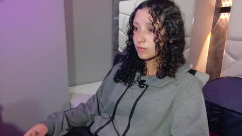 Snapshot of pettymoon chatting on November 22, 11:09 am Moon online show from November 22, 11:09 am