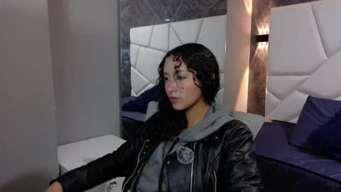 Snapshot of pettymoon chatting on November 29, 11:35 am Moon online show from November 29, 11:35 am