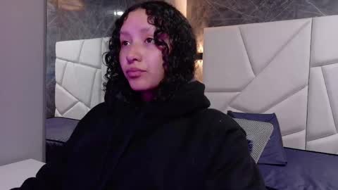 Snapshot of pettymoon chatting on December 18, 11:27 am Moon online show from December 18, 11:27 am