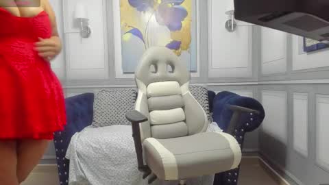 Snapshot of pevert_curvy chatting on November 11, 10:37 am online show from November 11, 10:37 am