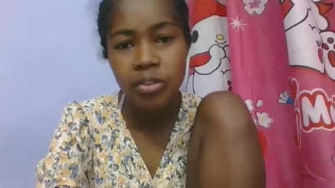phania185885 online show from April 25, 1:41 pm