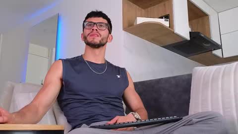 phantom_bigger1 online show from November 4, 1:43 pm