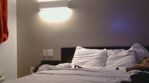 Snapshot of phantompig chatting on December 18, 9:37 am phantompig online show from December 18, 9:37 am