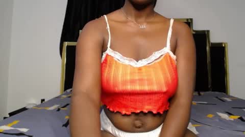 Snapshot of phat_pussylips chatting on June 11, 12:19 am tatiana online show from June 11, 12:19 am