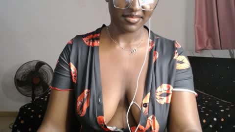 Snapshot of phat_pussylips chatting on August 5, 12:13 am tatiana online show from August 5, 12:13 am