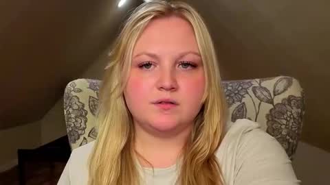 Snapshot of phatassblond chatting on May 20, 1:34 am PhatAssBlond online show from May 20, 1:34 am