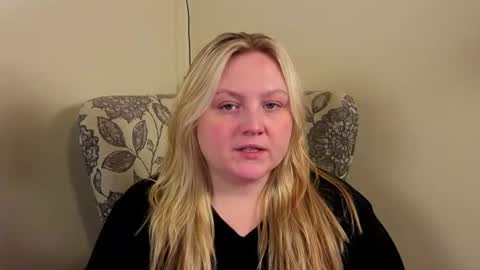 Snapshot of phatassblond chatting on June 22, 12:02 am PhatAssBlond online show from June 22, 12:02 am
