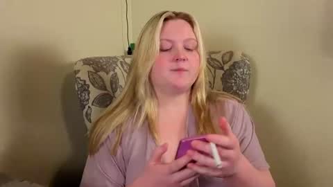 Snapshot of phatassblond chatting on June 24, 1:15 am PhatAssBlond online show from June 24, 1:15 am