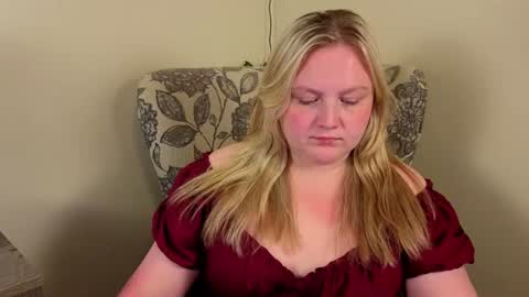 Snapshot of phatassblond chatting on July 5, 10:06 pm PhatAssBlond online show from July 5, 10:06 pm