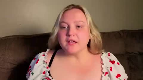 Snapshot of phatassblond chatting on July 21, 6:54 pm PhatAssBlond online show from July 21, 6:54 pm