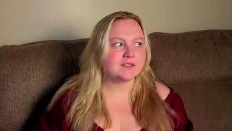 Snapshot of phatassblond chatting on July 27, 3:52 pm PhatAssBlond online show from July 27, 3:52 pm