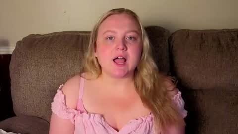 Snapshot of phatassblond chatting on July 31, 4:39 pm PhatAssBlond online show from July 31, 4:39 pm