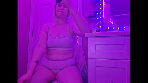 Snapshot of phatpussyunicorn chatting on June 1, 9:49 pm nymph online show from June 1, 9:49 pm